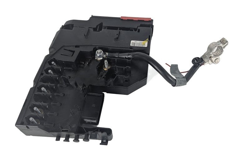 Thumbnail 3: 2012 MERCEDES GLK350 (X204) 3.5L POSITIVE BATTERY JUNCTION FUSE BOX TERMINAL
