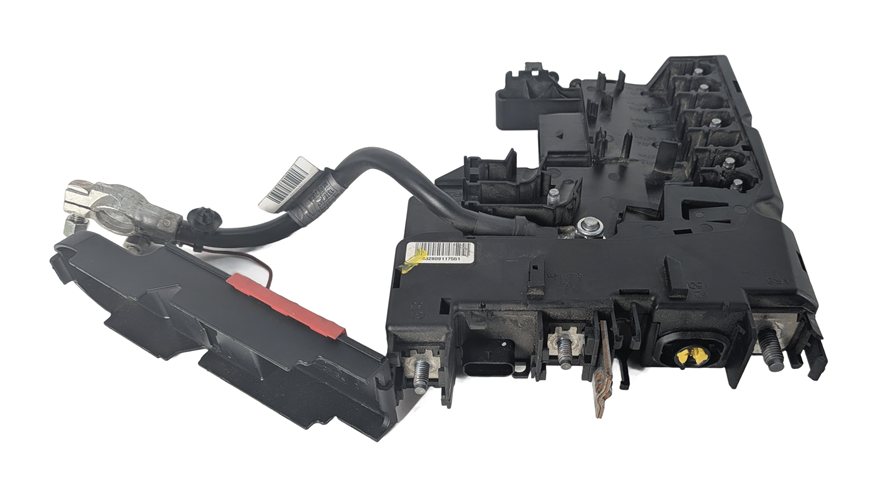 Thumbnail 7: 2012 MERCEDES GLK350 (X204) 3.5L POSITIVE BATTERY JUNCTION FUSE BOX TERMINAL