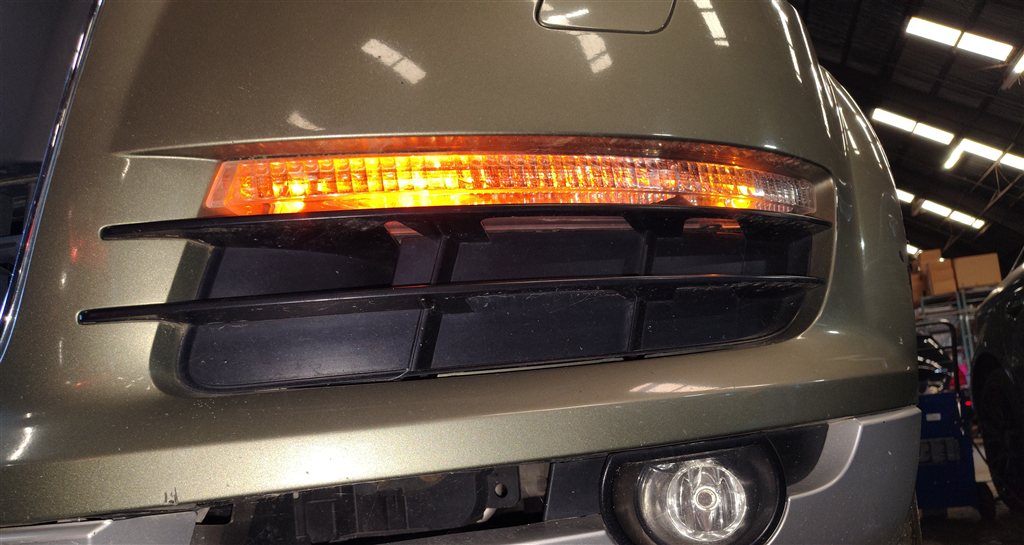 Thumbnail 2: 2007-2009 AUDI Q7 (4L) LEFT FRONT DRIVER BUMPER TURN SIGNAL MARKER LIGHT LAMP