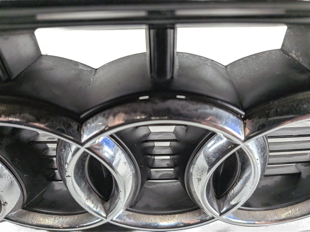 Thumbnail 6: 13-15 AUDI Q7 4L FRONT CENTER PRIMARY GRILLE TRIM LOGO OPT PQX S-LINE APPEARANCE