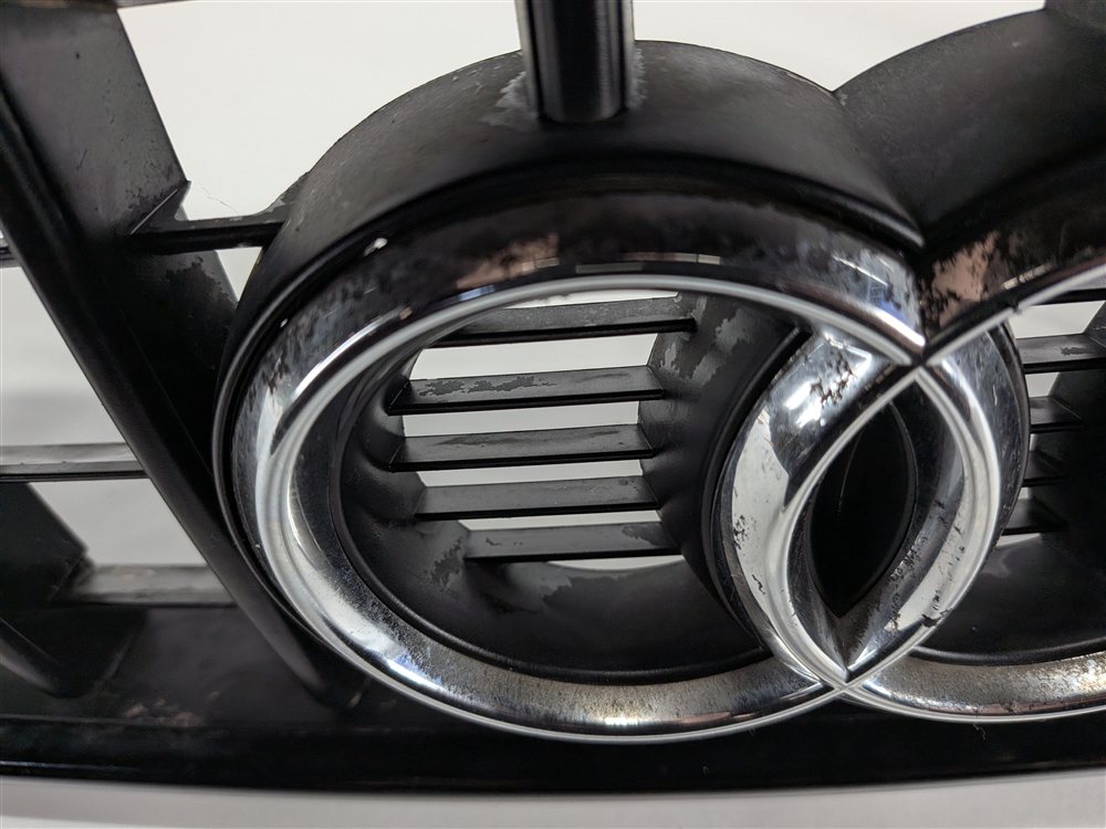 Thumbnail 8: 13-15 AUDI Q7 4L FRONT CENTER PRIMARY GRILLE TRIM LOGO OPT PQX S-LINE APPEARANCE