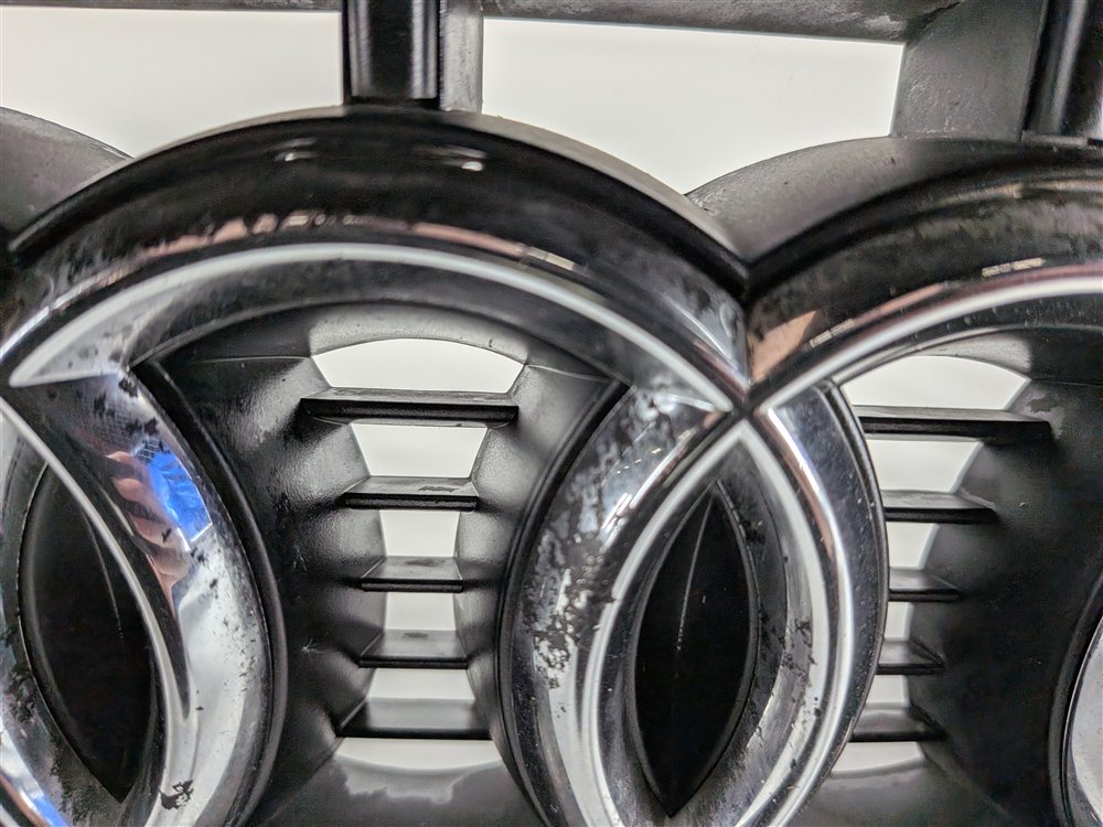 Thumbnail 9: 13-15 AUDI Q7 4L FRONT CENTER PRIMARY GRILLE TRIM LOGO OPT PQX S-LINE APPEARANCE