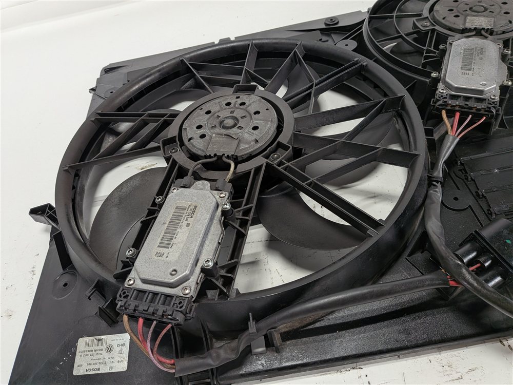 Thumbnail 3: 11-15 AUDI Q7 (4L) 3.0L ENGINE RADIATOR COOLING FAN (FOR MODELS w/ HITCH OPTION)
