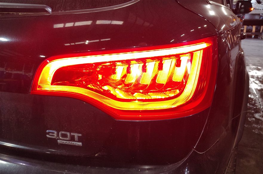 Thumbnail 2: 2010-2015 AUDI Q7 (4L) REAR RIGHT PASSENGER TAILLIGHT BRAKE LIGHT LAMP (LED)