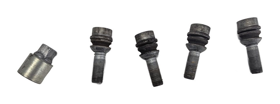 Thumbnail 2: 2015 AUDI Q7 (4L) LOCKING WHEEL LUG BOLT LOCK SET/4 w/KEY