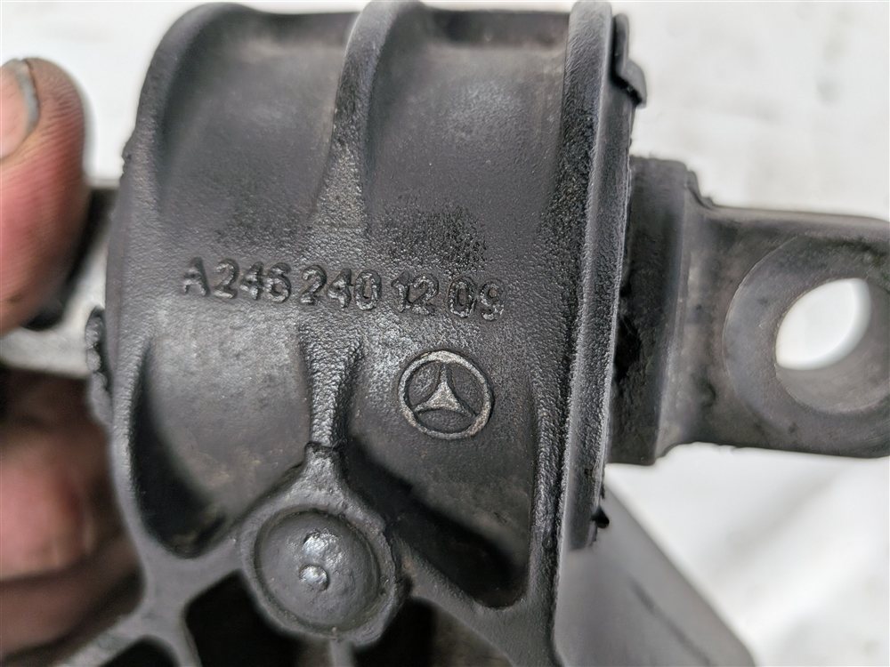 Thumbnail 8: 2017 MERCEDES GLA250 (X156) 2.0L (270.920) ENGINE LOWER MOTOR TRANSMISSION MOUNT