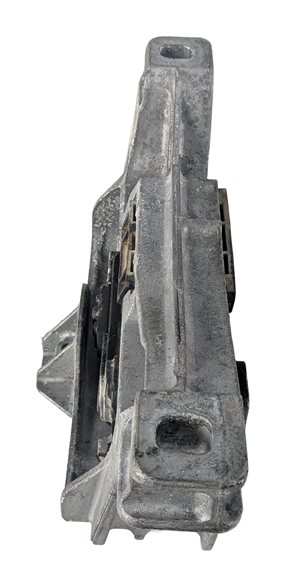 Thumbnail 3: 2017 MERCEDES GLA250 (X156) 2.0L (270.920) ENGINE RIGHT MOTOR MOUNT BRACKET
