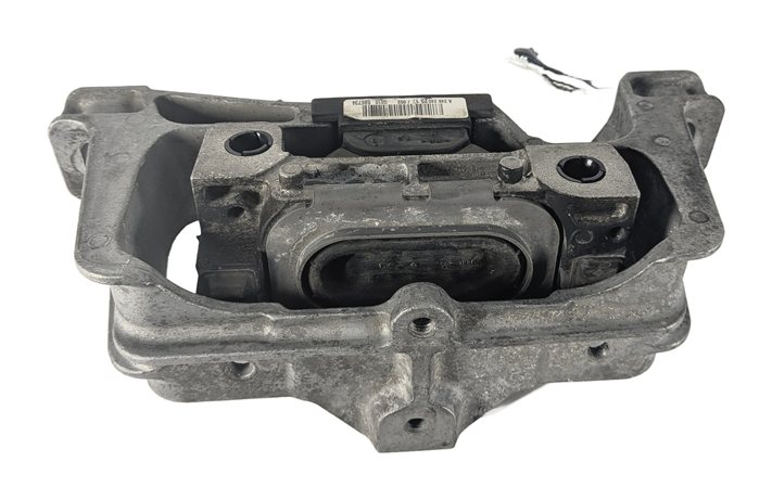Thumbnail 4: 2017 MERCEDES GLA250 (X156) 2.0L (270.920) ENGINE RIGHT MOTOR MOUNT BRACKET