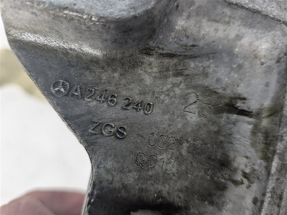 Thumbnail 7: 2017 MERCEDES GLA250 (X156) 2.0L (270.920) ENGINE RIGHT MOTOR MOUNT BRACKET