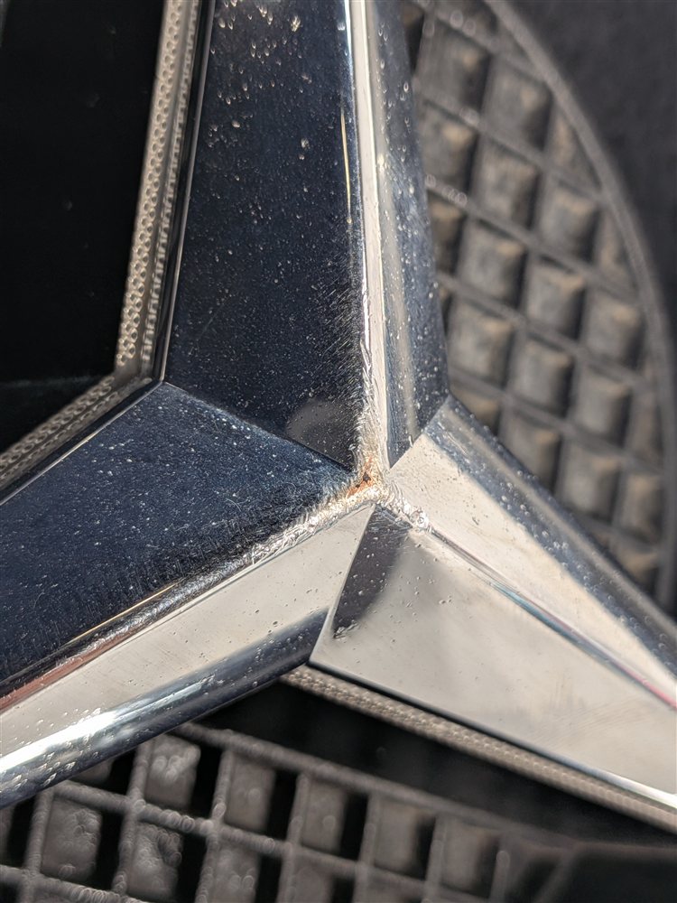 Thumbnail 23: 2015-2017 MERCEDES BENZ GLA250 (X156) FRONT UPPER CENTER HOOD VENT GRILLE TRIM