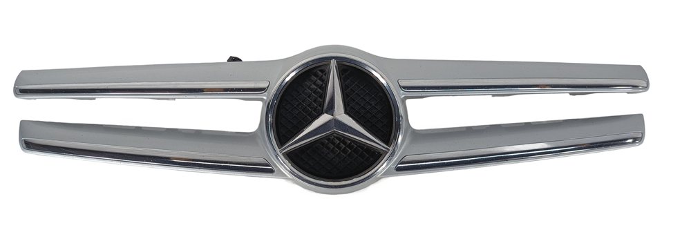 Thumbnail 4: 2015-2017 MERCEDES BENZ GLA250 (X156) FRONT UPPER CENTER HOOD VENT GRILLE TRIM