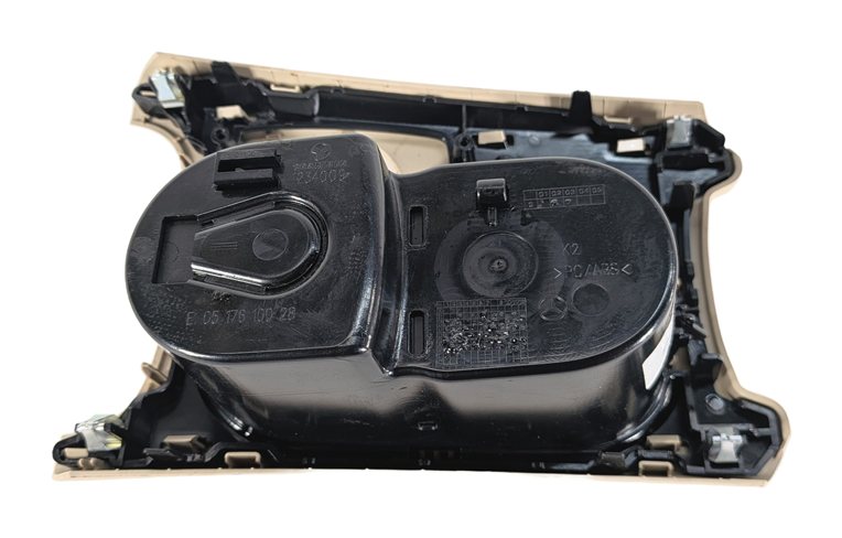 Thumbnail 5: 2017 MERCEDES GLA250 (X156) FRONT CENTER CONSOLE CUP HOLDER TRIM (Beige)