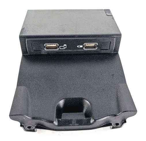 2017 MERCEDES GLA250 (X156) FRONT CENTER CONSOLE USB JACK PORT BLACK TRIM