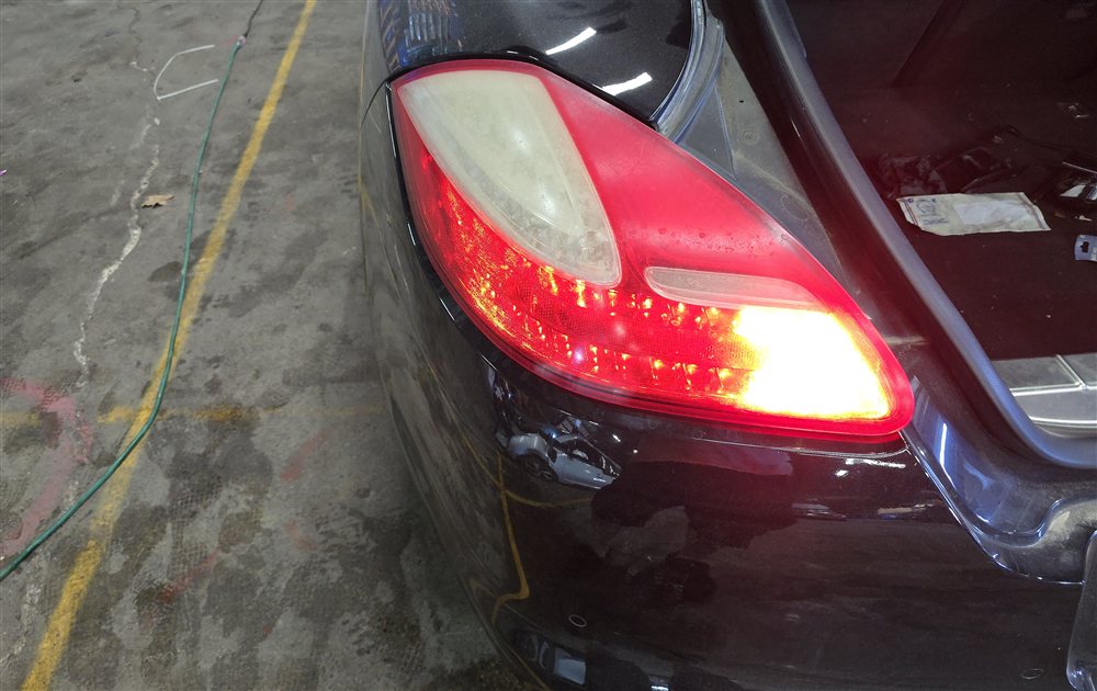 Thumbnail 2: 10-13 PORSCHE PANAMERA (970 G1) LEFT QUARTER PANEL OUTER TAIL LIGHT BRAKE LAMP
