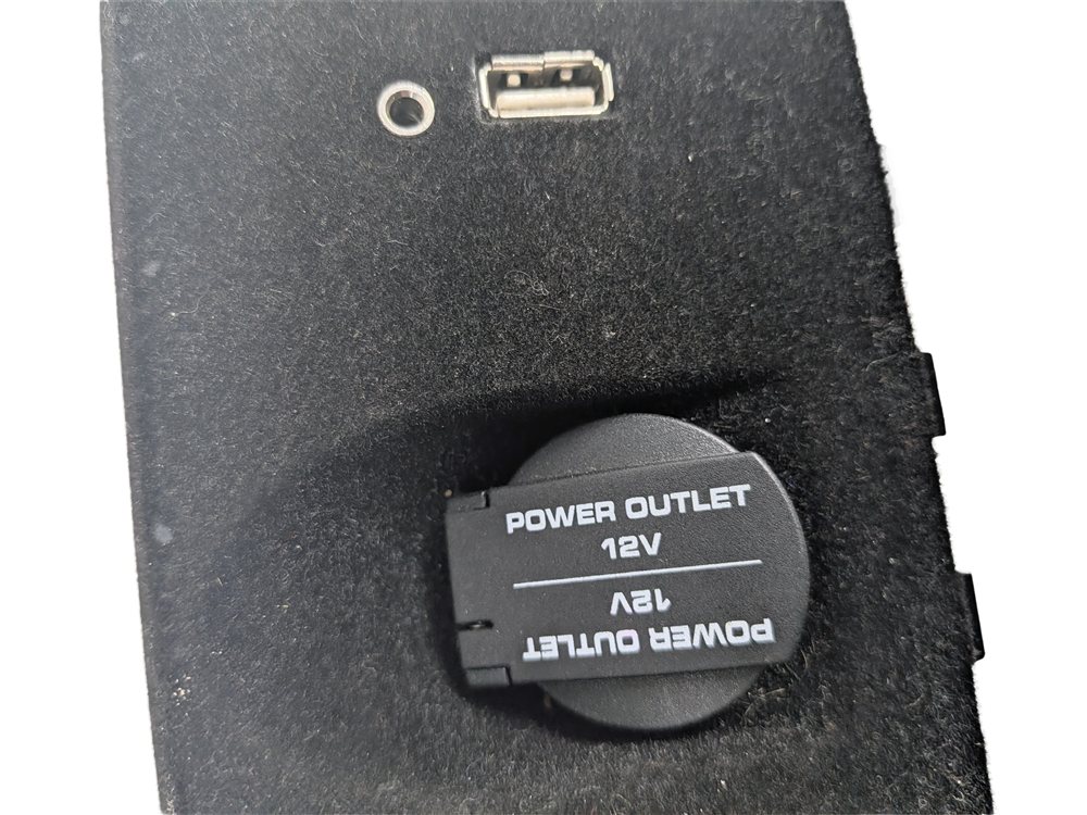 Thumbnail 6: 2011 PORSCHE PANAMERA (970) CENTER CONSOLE AUX INPUT USB POWER SOCKET PORT