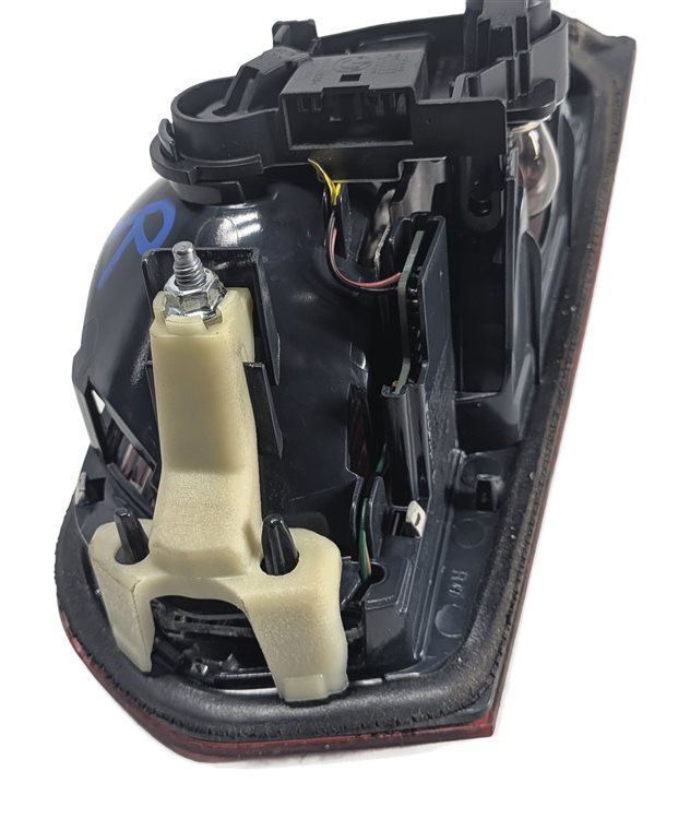 Thumbnail 4: 12-15 BMW 320i 328i 335i M3 (F30) SEDAN RIGHT TRUNK INNER TAILLIGHT LIGHT LAMP
