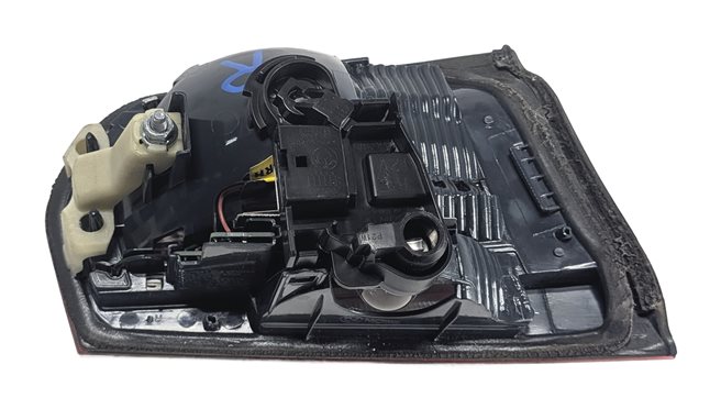 Thumbnail 6: 12-15 BMW 320i 328i 335i M3 (F30) SEDAN RIGHT TRUNK INNER TAILLIGHT LIGHT LAMP