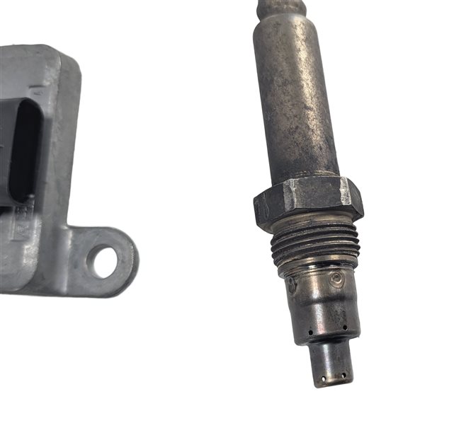Thumbnail 4: 2014 BMW 328D (F30) 2.0L DIESEL N47 NOX NITROGEN OXIDE SENSOR w/CONTROL MODULE