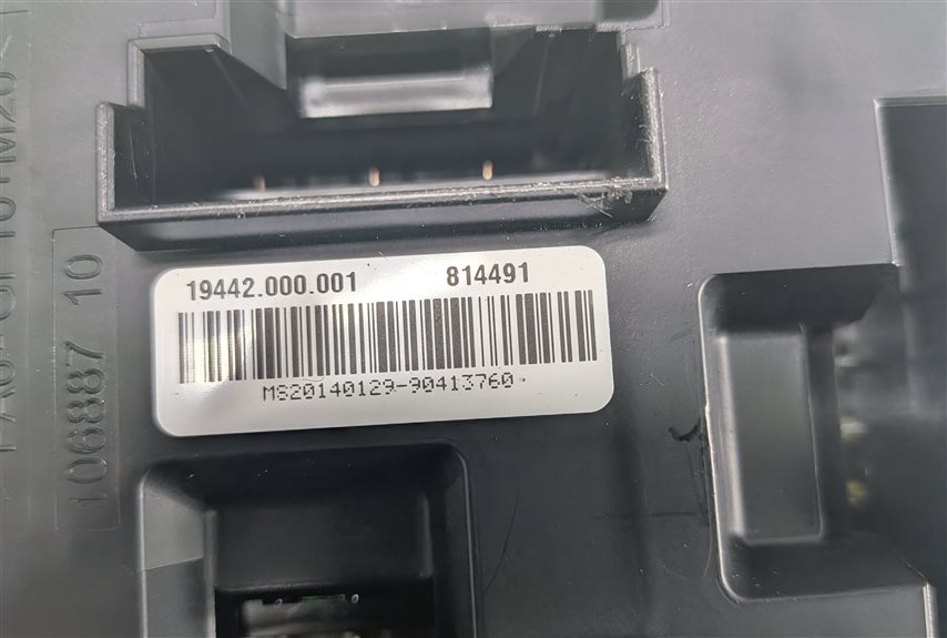Thumbnail 7: 2014 BMW 328D (F30) 2.0L REAR POWER DISTRIBUTION FUSE BOX RELAY CARRIER