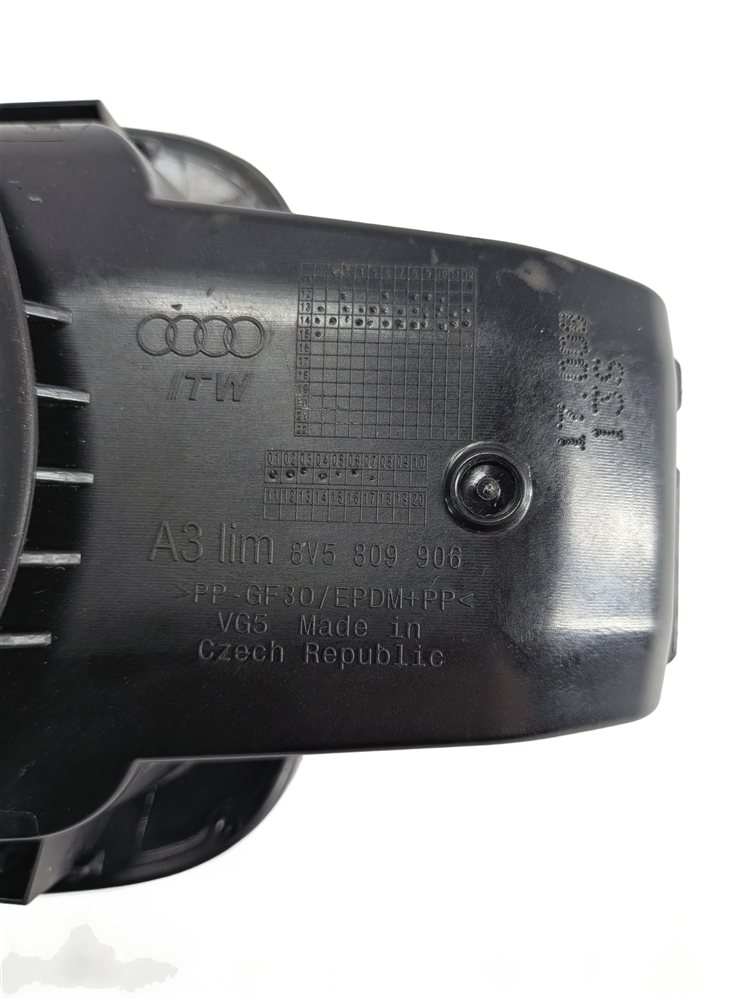 Thumbnail 11: 15-18 AUDI A3 S3 8V FUEL TANK FILLER GAS TANK DOOR FLAP COVER w/HOUSING (Gray)