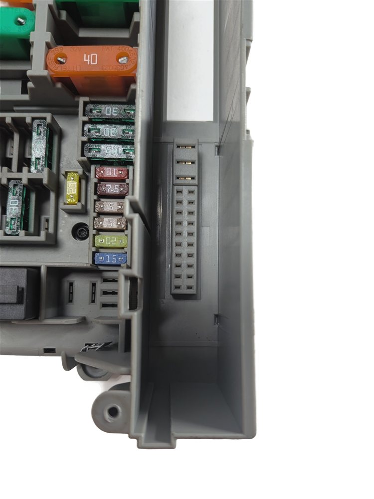 Thumbnail 10: 2007 BMW 335I (E90) 3.0L FRONT POWER DISTRIBUTION FUSE BOX RELAY CARRIER