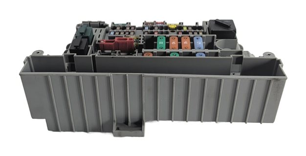 Thumbnail 5: 2007 BMW 335I (E90) 3.0L FRONT POWER DISTRIBUTION FUSE BOX RELAY CARRIER