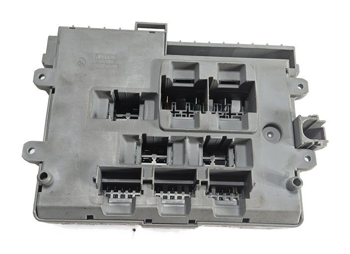 Thumbnail 7: 2007 BMW 335I (E90) 3.0L FRONT POWER DISTRIBUTION FUSE BOX RELAY CARRIER