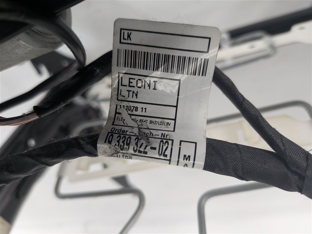 Thumbnail 13: 2012-2019 BMW 320i 328i 330E 335i (F30) FRONT RIGHT PASSENGER POWER SEAT TRACK
