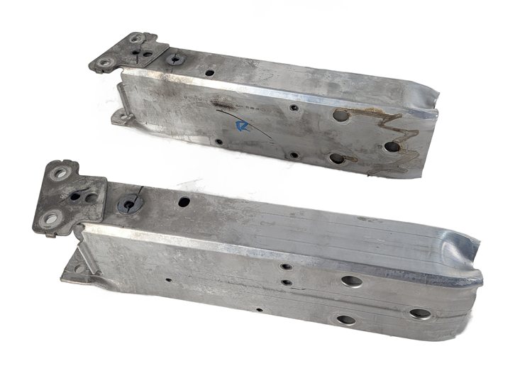 16-18 BMW 330E HYBRID (F30) L & R FRONT BUMPER REINFORCEMENT MOUNT BRACKET SET-2
