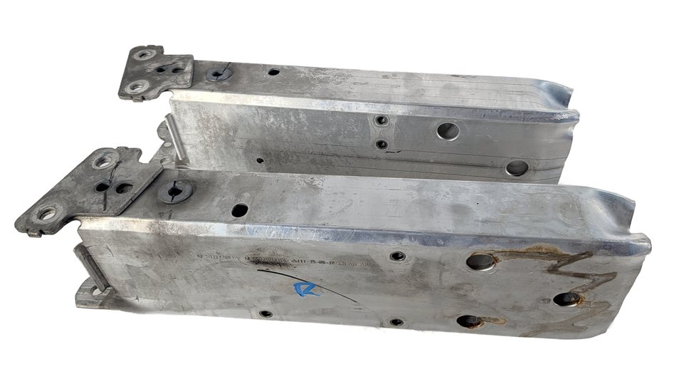 Thumbnail 3: 16-18 BMW 330E HYBRID (F30) L & R FRONT BUMPER REINFORCEMENT MOUNT BRACKET SET-2