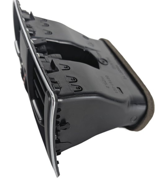 Thumbnail 3: 2018 BMW 330E (F30) REAR CENTER CONSOLE HEAT AIR AC VENT (Black)