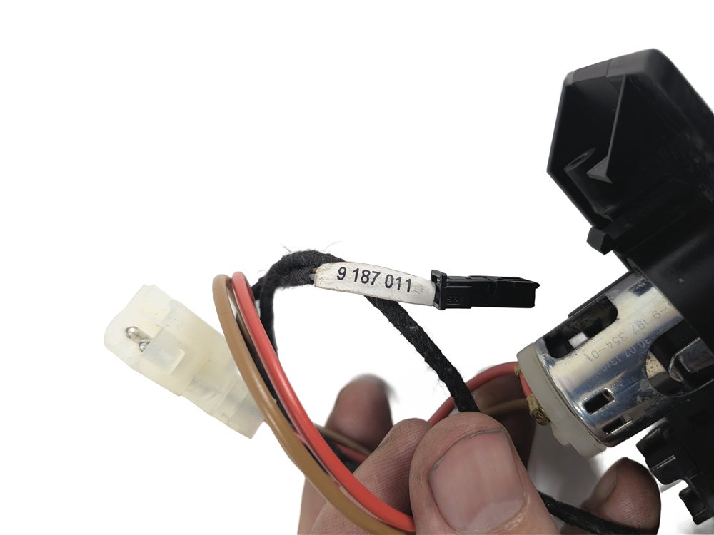 Thumbnail 7: 2014 BMW 750LI (F01) CENTER CONSOLE USB AUX IN 12V POWER SOCKET OUTLET PANEL