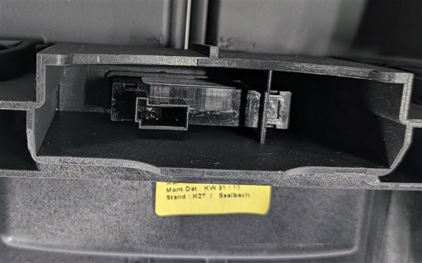 Thumbnail 9: 2009-2015 BMW 7 SERIES (F01 F02 F04) FRONT CENTER CONSOLE ARM REST LID (Oyster)