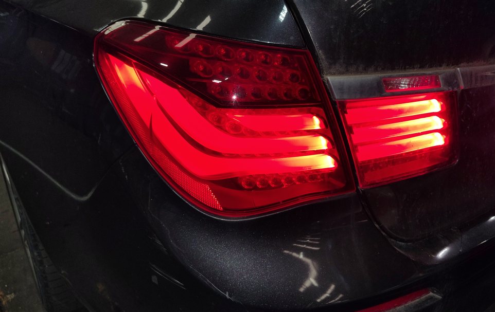 Thumbnail 2: 13-15 BMW 7 SERIES (F01 F02 F04) REAR LEFT DRIVER OUTER TAILLIGHT BRAKE LIGHT