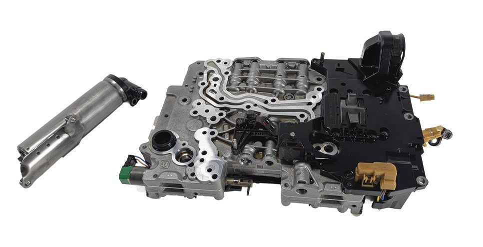 13-19 BMW 550i 650i 750i (F01 F02 F10) 8HP70 TRANSMISSION VALVE BODY w/ OIL PUMP