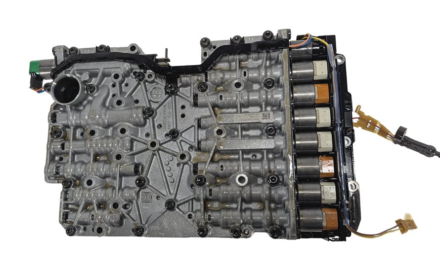 Thumbnail 7: 13-19 BMW 550i 650i 750i (F01 F02 F10) 8HP70 TRANSMISSION VALVE BODY w/ OIL PUMP