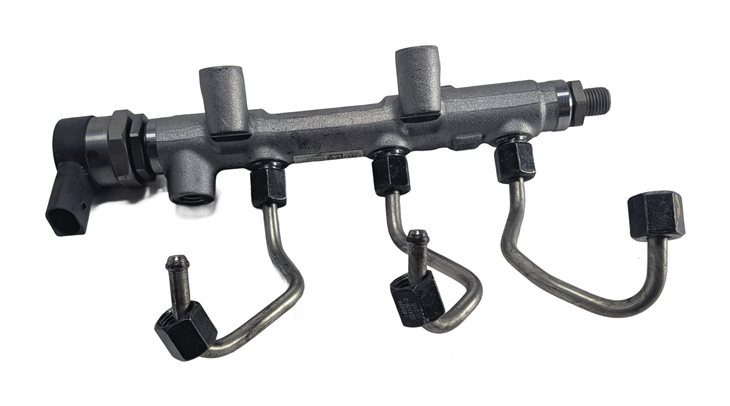 2015 AUDI A6 (C7 4G) 3.0L DIESEL (CPNB) RIGHT FUEL RAIL w/LINES PRESSURE SENSOR