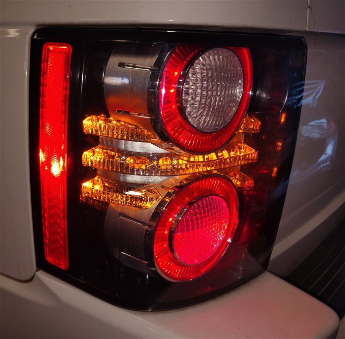 Thumbnail 2: 2011 RANGE ROVER (L322) LEFT OUTER QUARTER PANEL TAIL LIGHT (EAGLE EYES)