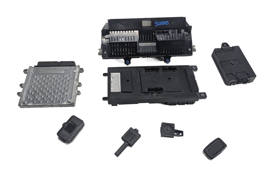 Thumbnail 4: 2010-2012 RANGE ROVER (L322) 5.0L SUPERCHARGED ENGINE IMMOBILIZER MODULE KEY SET