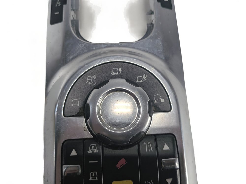 Thumbnail 8: 2011 RANGE ROVER (L322) HILL DESCENT RIDE HEIGHT TERRAIN TRACTION CONTROL SWITCH