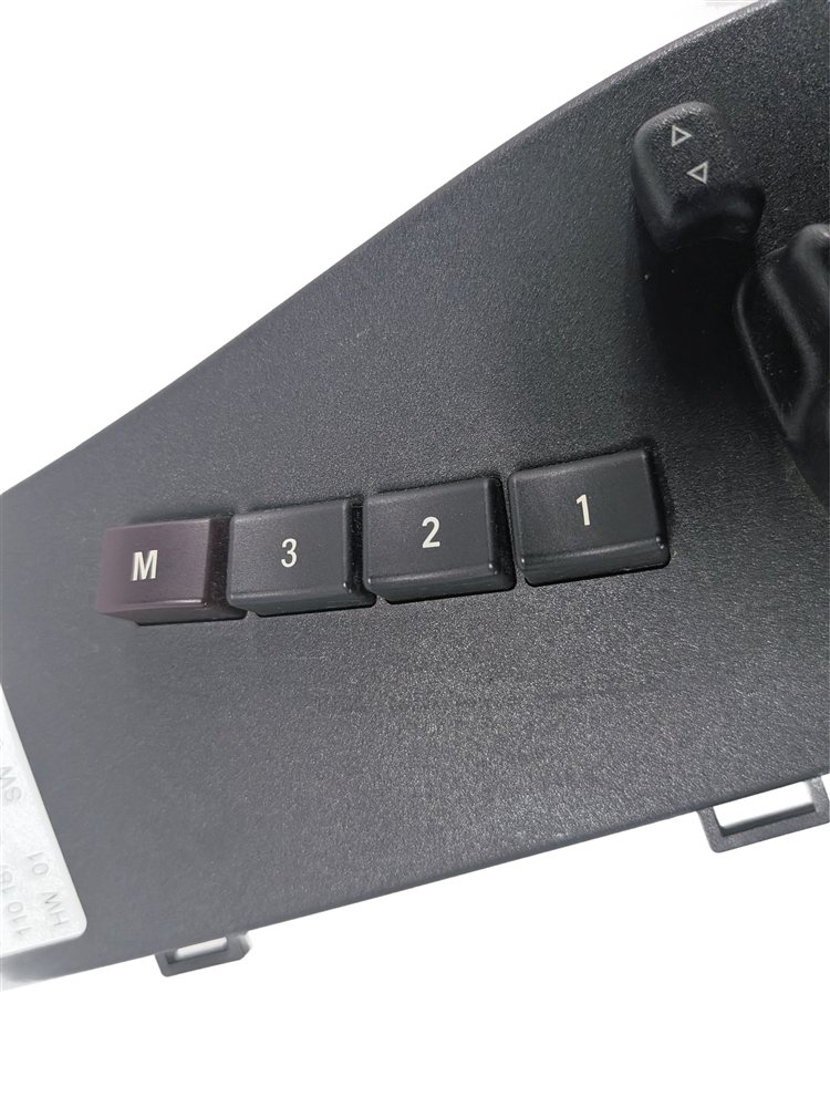 Thumbnail 6: 2011 RANGE ROVER (L322) FRONT RIGHT PASSENGER POWER SEAT SWITCH w/ MEMORY