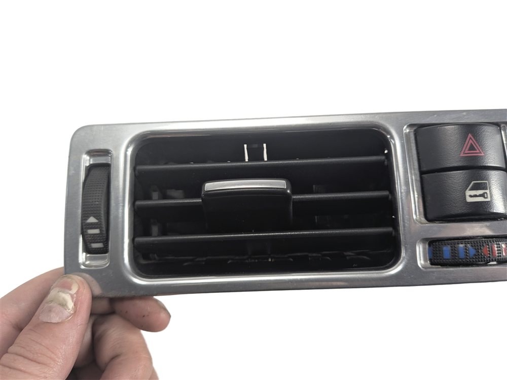 Thumbnail 11: 2011 RANGE ROVER (L322) CENTER DASH HEAT AIR AC VENT w/ HAZARD LOCK SWITCH