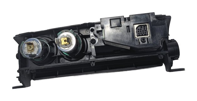 Thumbnail 6: 2011 RANGE ROVER (L322) REAR ENTERTAINMENT AUDIO VIDEO AUX INPUT JACK PANEL