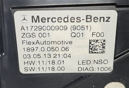 Thumbnail 8: 2013 MERCEDES SLK 250 (R172) FRONT ROOF DOME COURTESY LIGHT (Black)