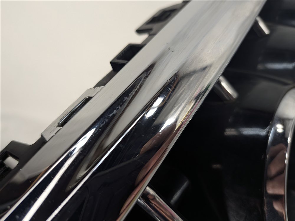 Thumbnail 7: 2010-2015 AUDI Q7 (4L) FRONT MAIN CENTER HOOD GRILLE AIR VENT TRIM (BLACK)
