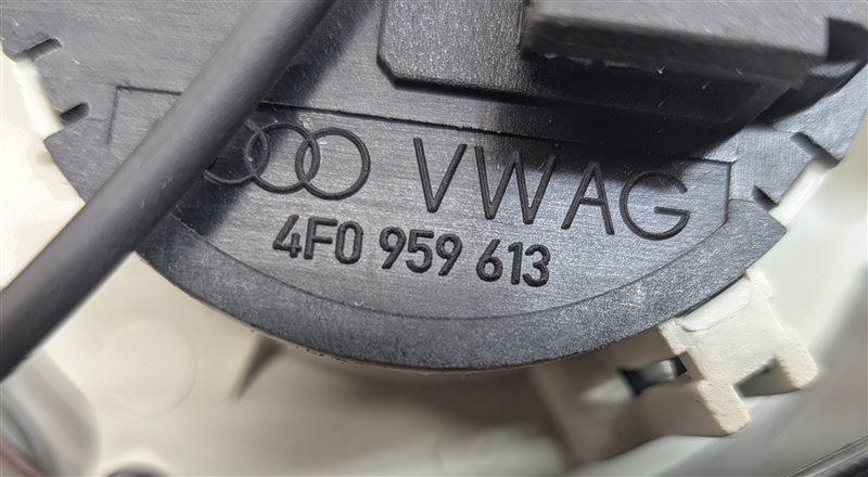 Thumbnail 8: 2007-2015 AUDI Q7 (4L) FRONT DOMELIGHT READING COURTESY DOME LIGHT LAMP (Beige)