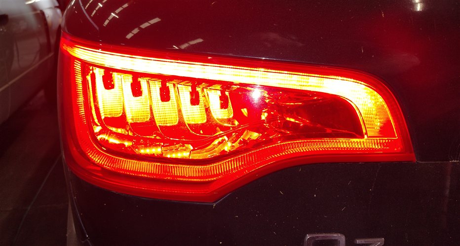 Thumbnail 2: 2010-2015 AUDI Q7 (4L) REAR LEFT DRIVER TAILLIGHT BRAKE LIGHT LAMP (LED)