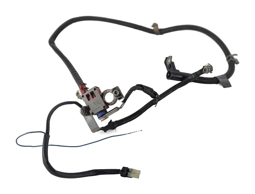 Thumbnail 2: 2014 MERCEDES CLA250 (W117) 2.0L POSITIVE BATTERY CABLE w/ TERMINAL JUNCTION BOX