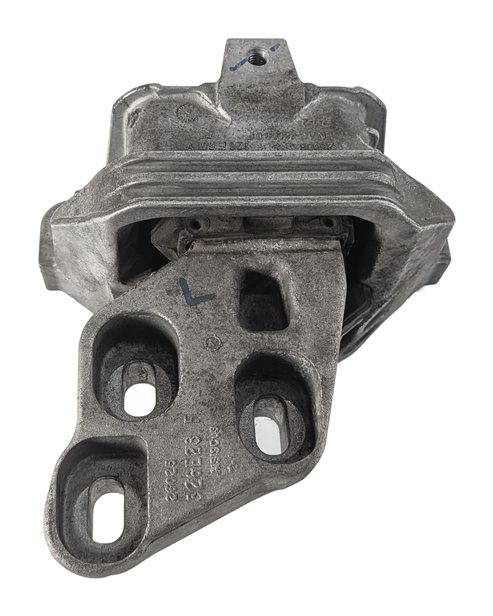 2014 MERCEDES CLA250 (W117) 2.0L (M270) ENGINE LEFT TRANSMISSION MOUNT BRACKET