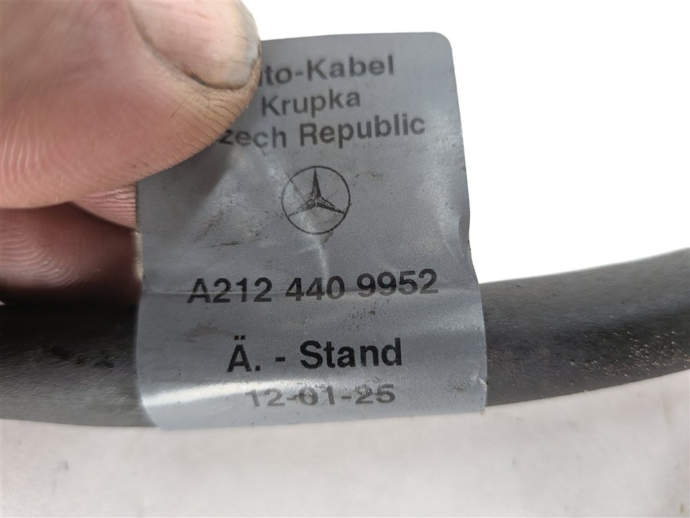 Thumbnail 4: 2013 MERCEDES CLS550 (W218) 4.6L BATTERY CABLE w/ TERMINAL JUNCTION BOX